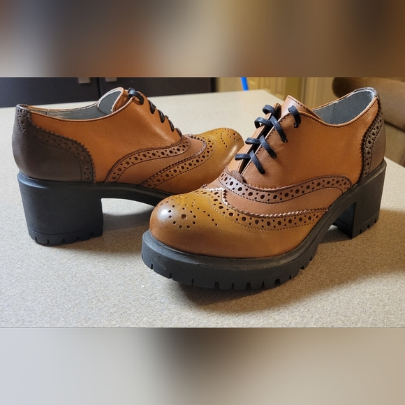 Shoes - Picture 5 of 8